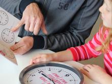 Hoe leer ik mijn kind klokkijken?